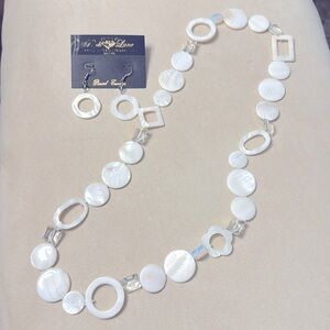 Mother of Pearl necklace with earrings